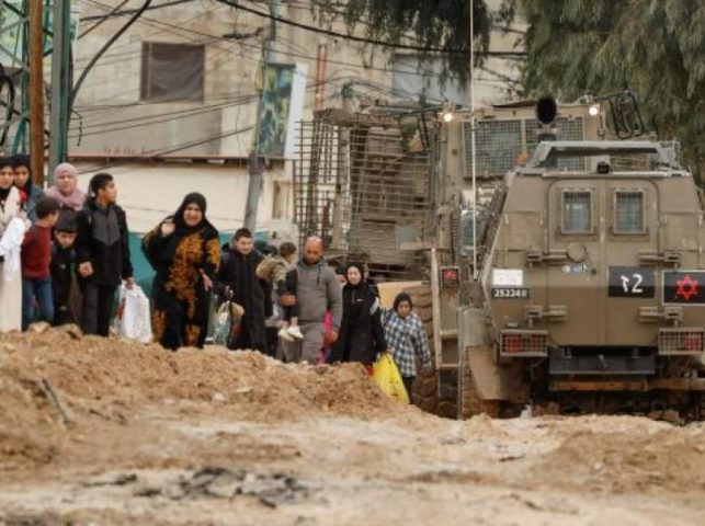 الاحتلال يجبر عائلات على إخلاء مساكنها في عرابة